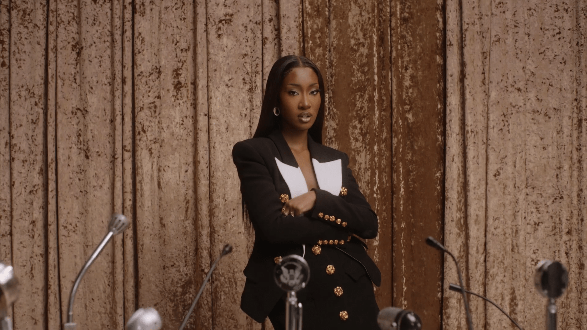 Saràh Phenom Asserts Her Standards In New Video “Tesla”